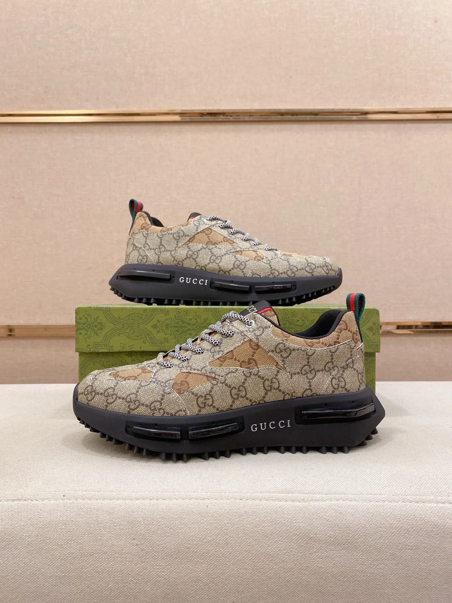 Men's clothing and shoes💰:462💰 (GUCCI) The latest model from the official website🎁🎁Casual and fashionable men's shoes👟, hot style💥The version is simple and elegant, exclusive for trendy men. The unique latest brand elements from the official website👑Original Gucci decoration, fashionable and generous, the fabric is original cowhide ✅Mesh breathable lining, the official website specifies wear-resistant casual outsole, the classic model is taken in kind at the counter🎬38-44 (can be customized for 45 non-refundable)